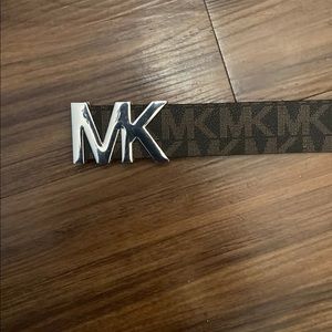 Micheal Kors belt size L